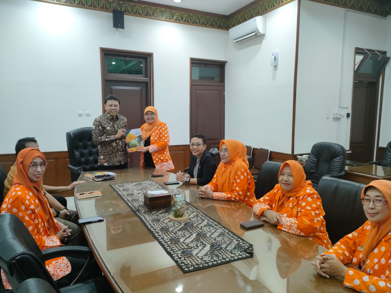 Penyerahan Laporan Tahunan KPAI Daerah Kota Yogyakarta Periode Tahun 2023