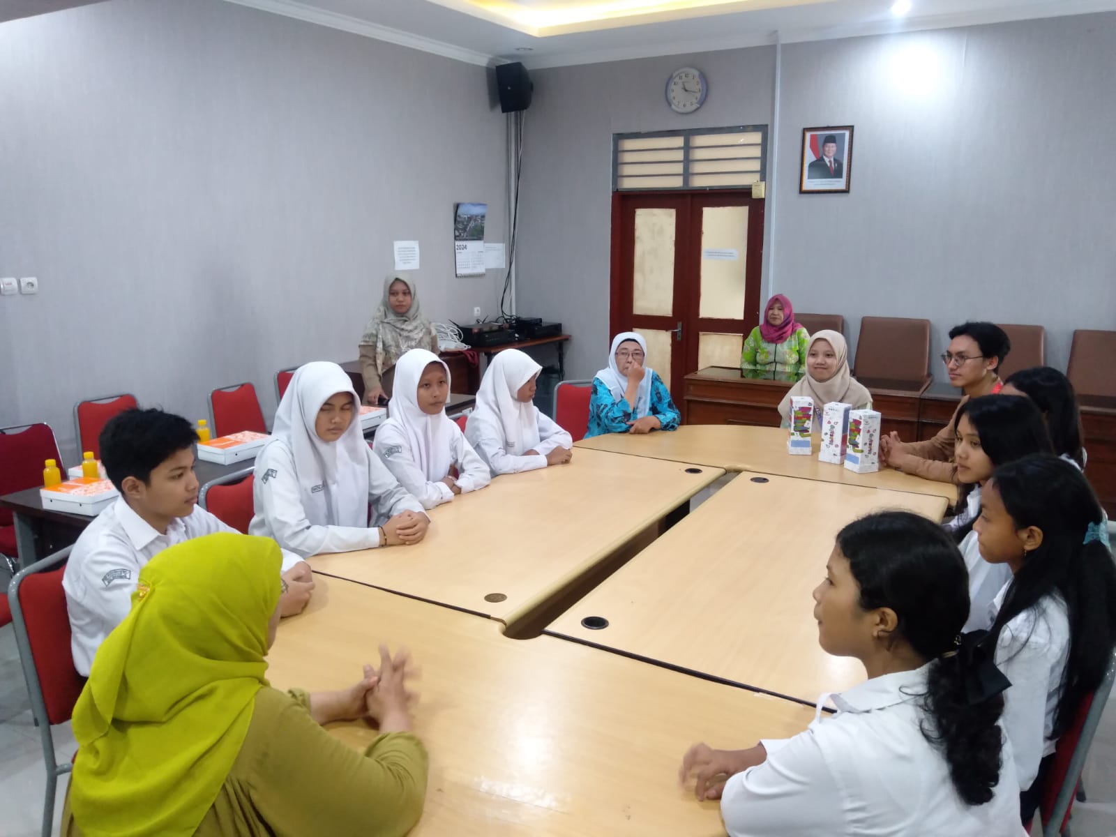 Sosialisasi A.P.E (Alat Permainan Edukatif) Pengenalan Materi Kesehatan Reproduksi Anak Usia 10 - 15 Tahun